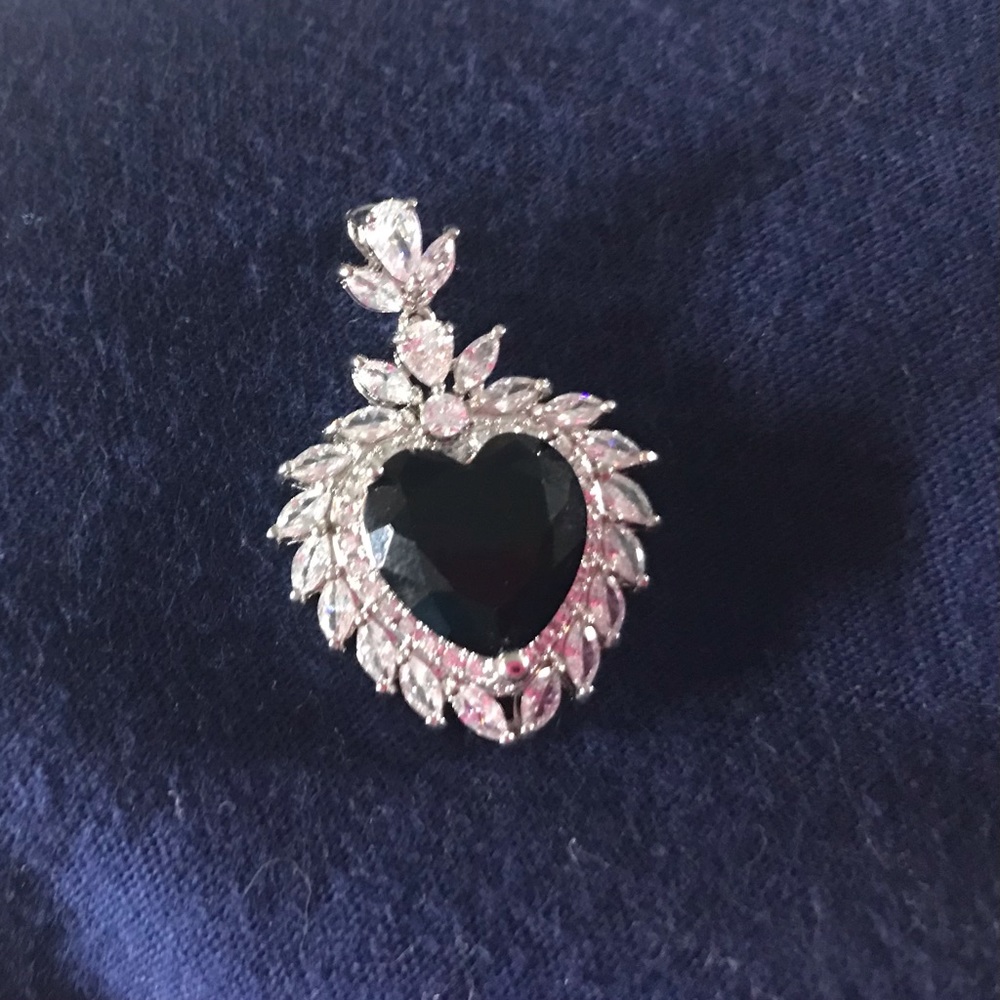 Cubic Zirconia Black Heart Silver Pendant - Picture 3 of 6